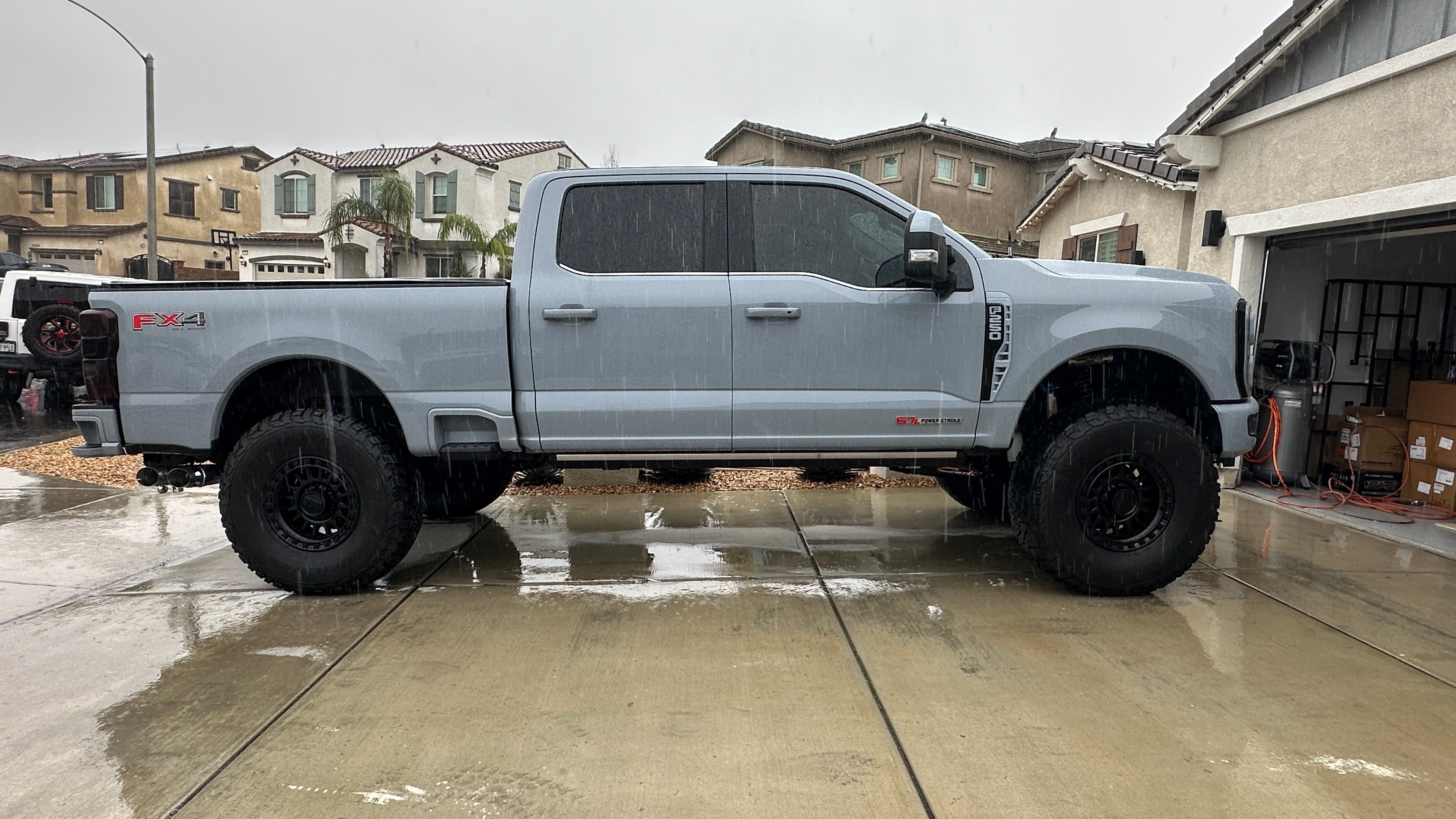 F-250/F-350 2023-2025 side bed step color match painted - PRIMO DYNAMIC